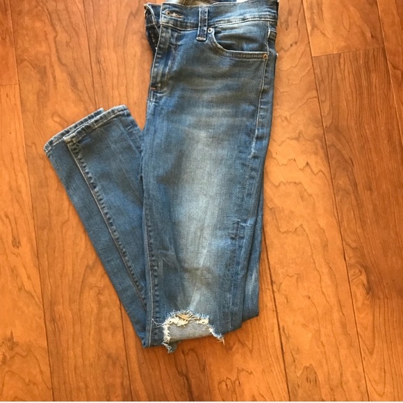 Lucky Brand distressed jeans - Picture 1 of 3